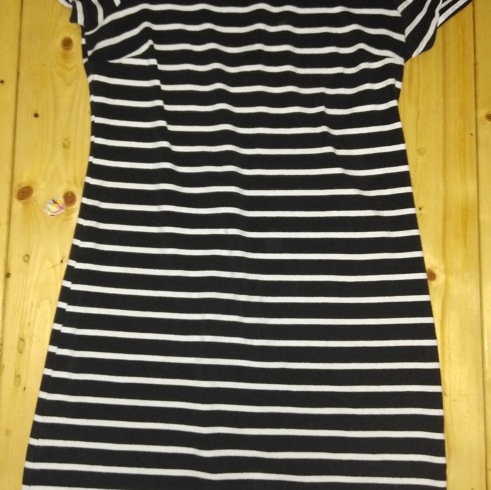5/$20... Old Navy striped form fitting mini, Med.